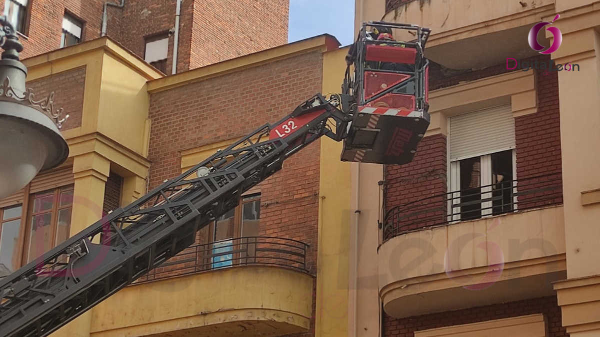 ÚLTIMA HORA | Se derrumba un balcón en Suero de Quiñones 3