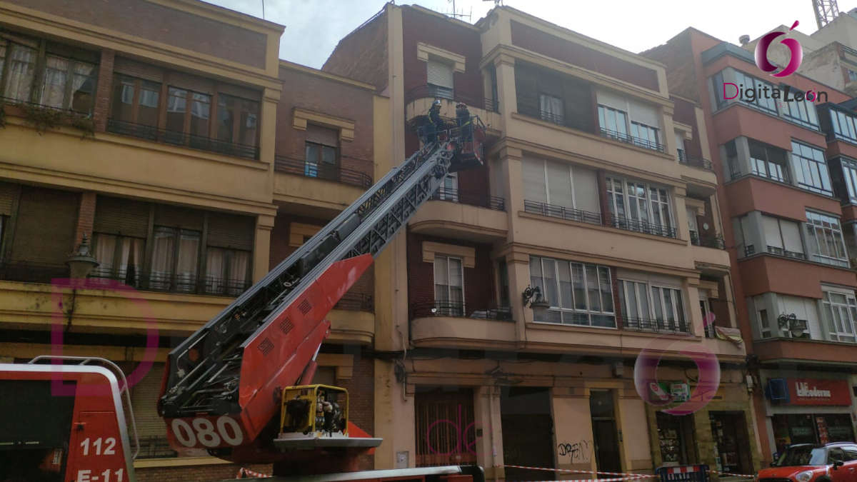 ÚLTIMA HORA | Se derrumba un balcón en Suero de Quiñones 6