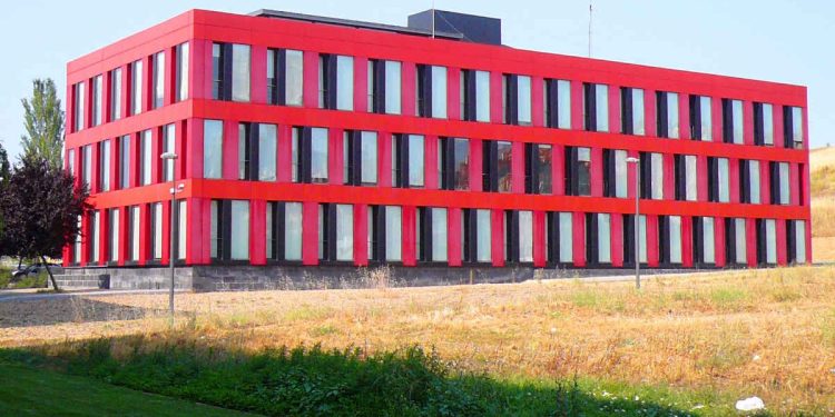 Aprobada la ejecución del nuevo CEBT, el "edificio rojo" - Digital de León