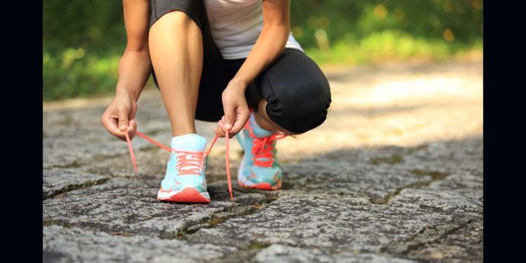 Truco para atarse las zapatillas y correr mejor 1