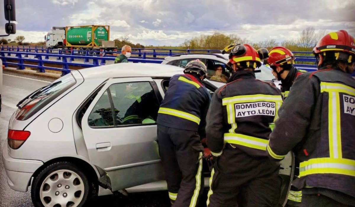 Fallece una conductora en la carretera de Villamañán 2