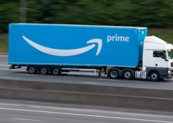 Un camión de Amazon derriba un puente de piedra - Digital de León