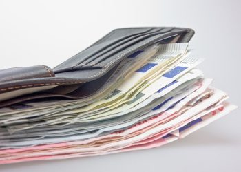Encuentra una cartera con 260 euros y la entrega -Digital de León