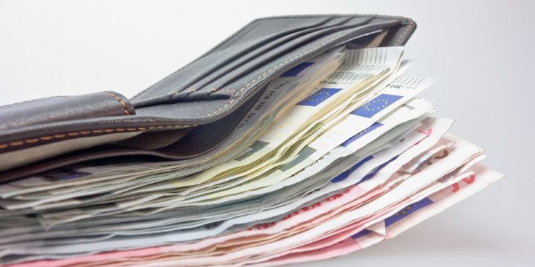 Encuentra una cartera con 260 euros y la entrega -Digital de León