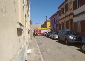 4:00 de la tarde los bomberos de León han acudido a un domicilio cerca de la calle Mariano Andrés tras recibir una llamada alertando de que se estaba produciendo un incendio en el domicilio.