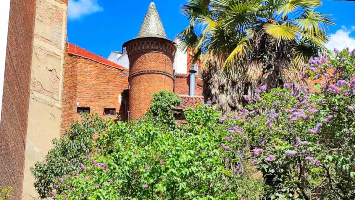 El ladrillo es una de las características de este edificio