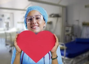 Una mujer busca a través de las redes sociales a la enfermera que le atendió - Digital de Leónn