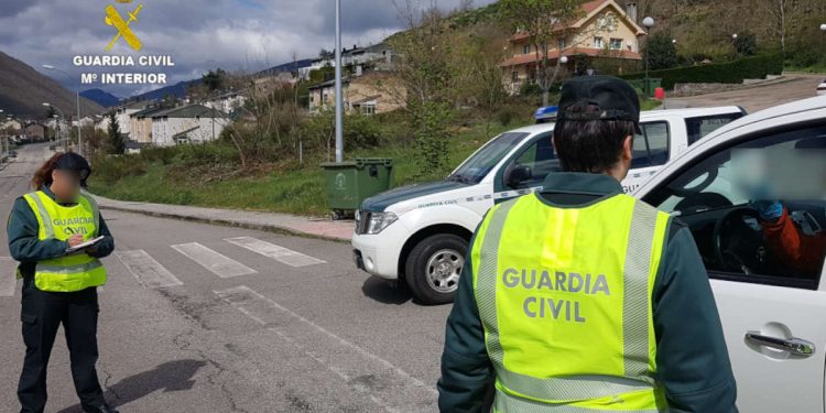 La Guardia Civil detiene a un hombre por un presunto robo por "tirón"