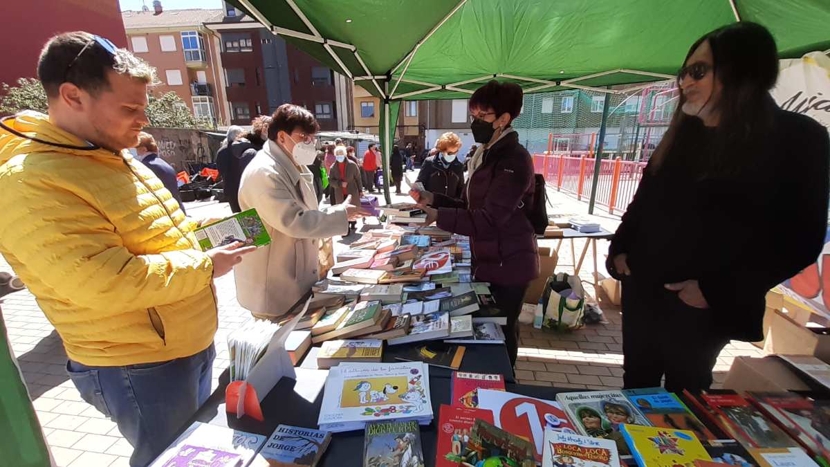 Un mercadillo de libros ha sido otra de las actividades organizadas