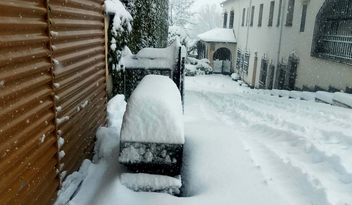 Una brutal nevada en Segovia dificulta la conducción 2