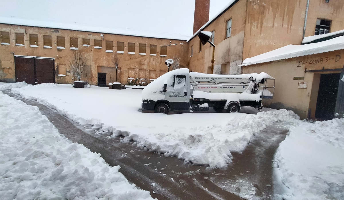 Una brutal nevada en Segovia dificulta la conducción 3