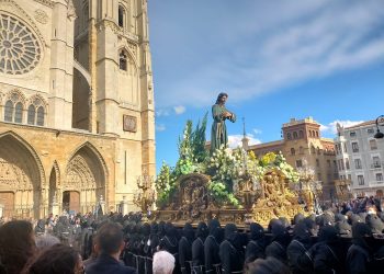 El Cristo del Gran Poder vuelve a recorrer las calles de León 2