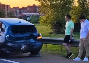 Accidente por colisión en el acceso de León por Carrefouur