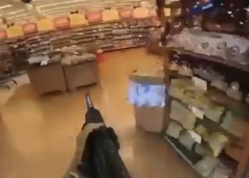 Se graba en directo mientras entra armado a un supermercado - Digital de León