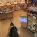 Se graba en directo mientras entra armado a un supermercado - Digital de León