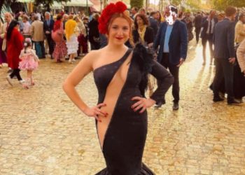 Espectacular vestido de La Pedroche de la Feria de Sevilla