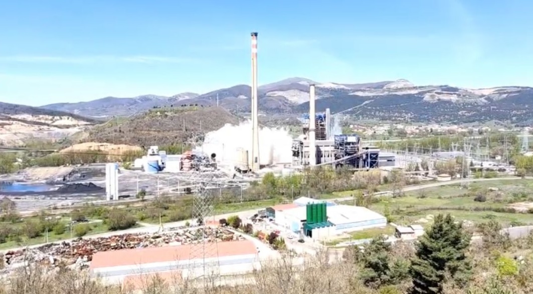 Caen las "torres gemelas" de La Robla 2