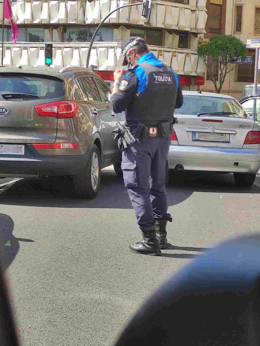 Colisión entre dos turismos en la rotonda de Guzmán 3