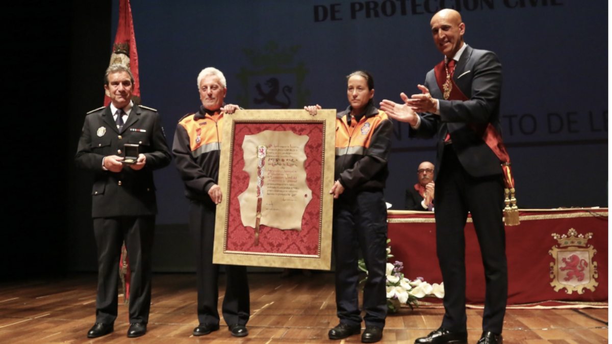 Mucha emoción en la entrega de la Medalla de Oro