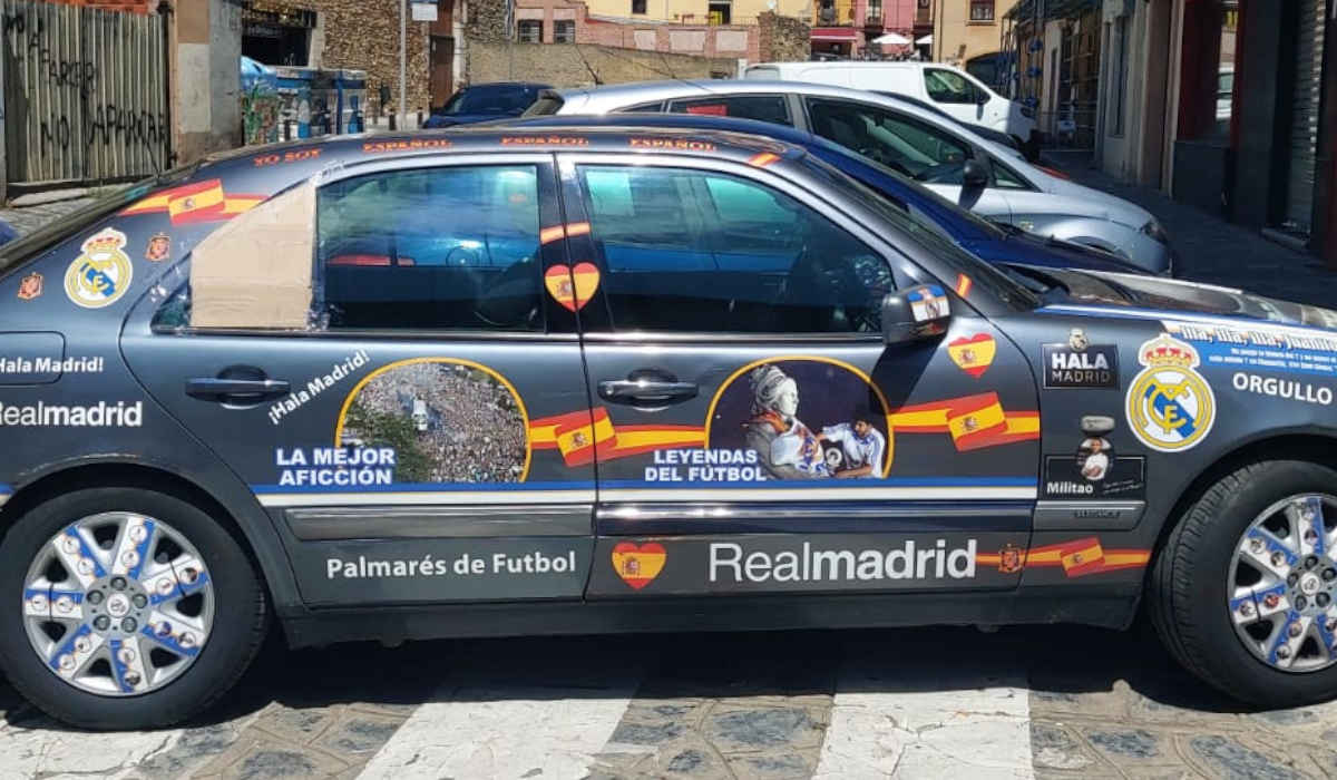 El coche más madridista levanta expectación en León 2