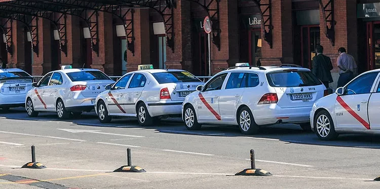 Video viral un taxista acosado por un grupo de chicas 1