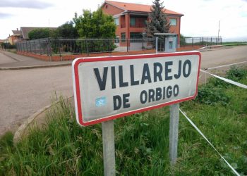 Vuelca un camión en Villarejo de Órbigo