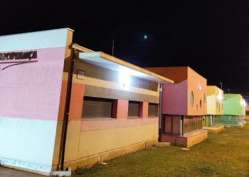 Iluminación en el complejo escolar coyantino