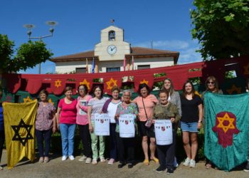 Las mujeres de la localidad han realizado la decoración para el Mercado Judío