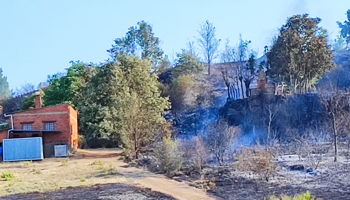 Un incendio en San Andrés cerca la zona de las bodegas y el aeropuerto 2