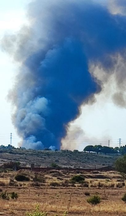 Un incendio en San Andrés cerca la zona de las bodegas y el aeropuerto 1