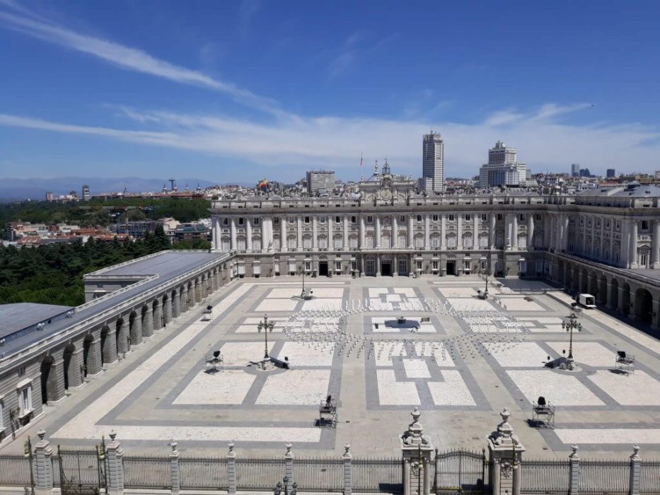 Vista aérea del Patio de la Armería del Palacio Real en el que se llevo a cabo el homenaje