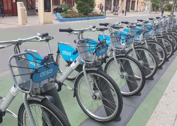 De ciclismo por la ciudad con las bicicletas Alsa Nextbike en León 4