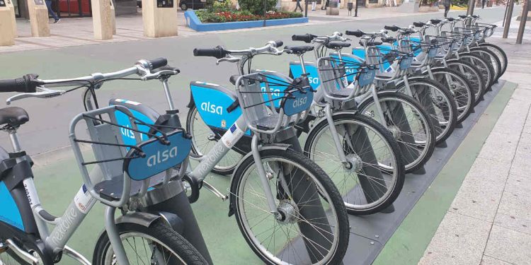 De ciclismo por la ciudad con las bicicletas Alsa Nextbike en León 1