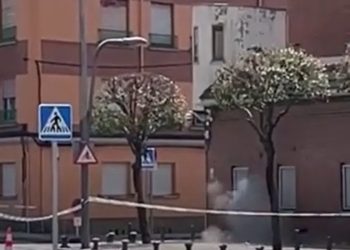Vídeo de la explosión de la maleta en el cuartel de la Guardia Civil 1