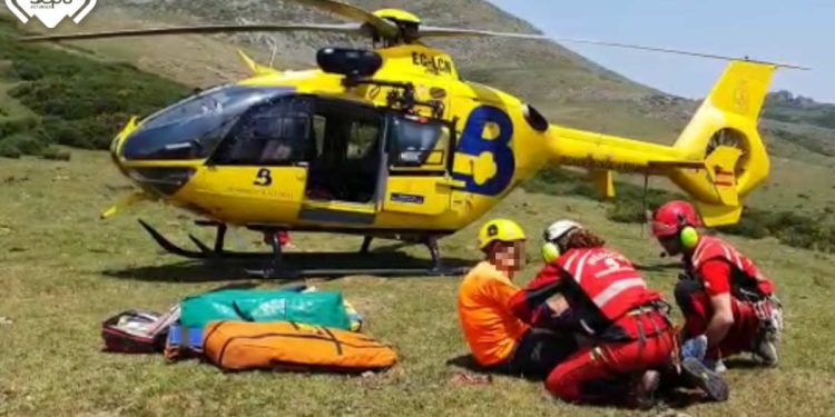 Rescatado en helicóptero tras sufrir una luxación en plena montaña de Lena