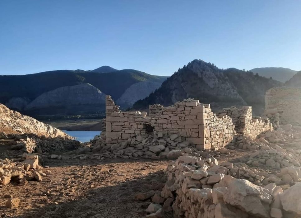 ruinas en el pantano de luna