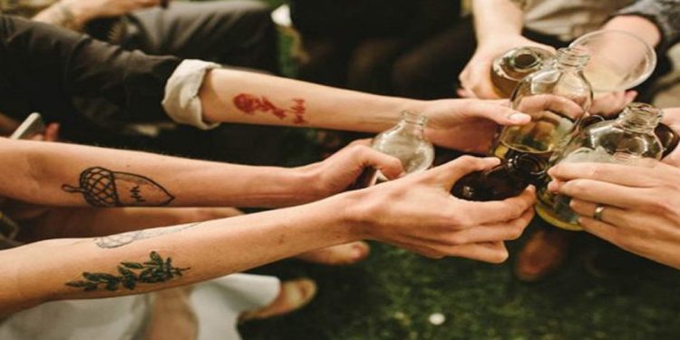 Barra libre de tatuajes en las bodas