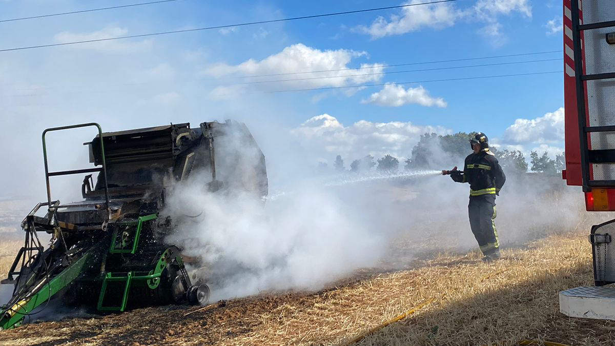 El incendio habría comenzado en una cosechadora