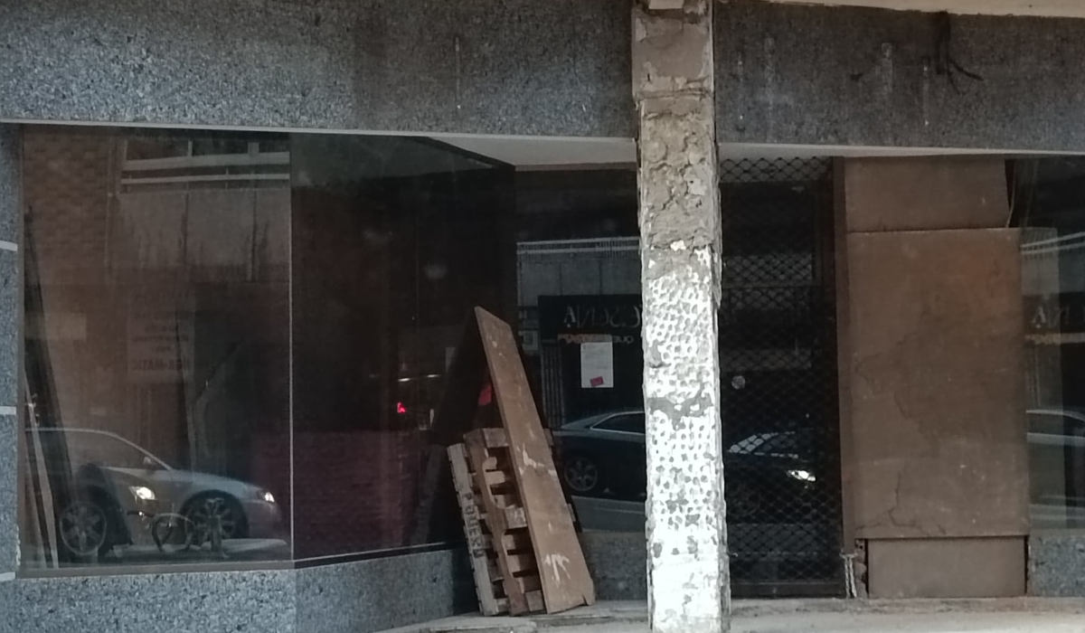 Cierra esta histórica tienda de ropa en Alcalde Miguel Castaño 2