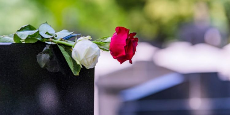 ¿Por qué se llevan flores al cementerio el día 1 de noviembre? 1