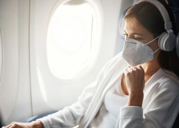 Aerolíneas denuncian que España mantiene las mascarillas en aviones