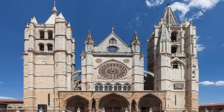 La esencia de Notre Dame en la Catedral de León 1