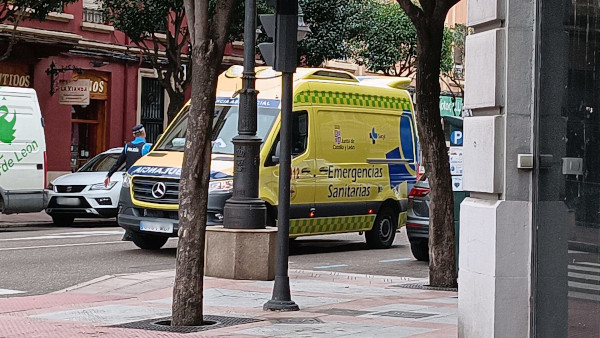 Un hombre desfallecido colapsa Gran Vía de San Marcos 1