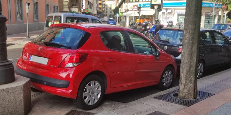 Los "sitios muertos" de las calles de León donde aparcar no es fácil