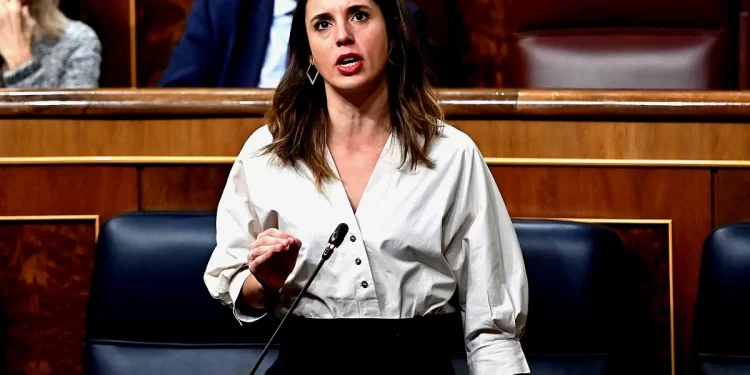 Jueces exigen la dimisión de Irene Montero