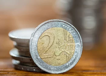 Monedas de 2 euros por liras turcas