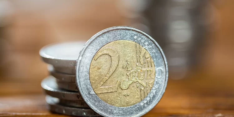 Monedas de 2 euros por liras turcas