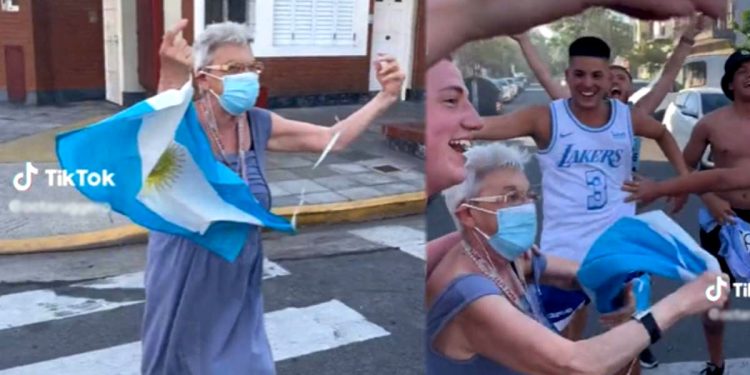 La abuela lalala celebrando