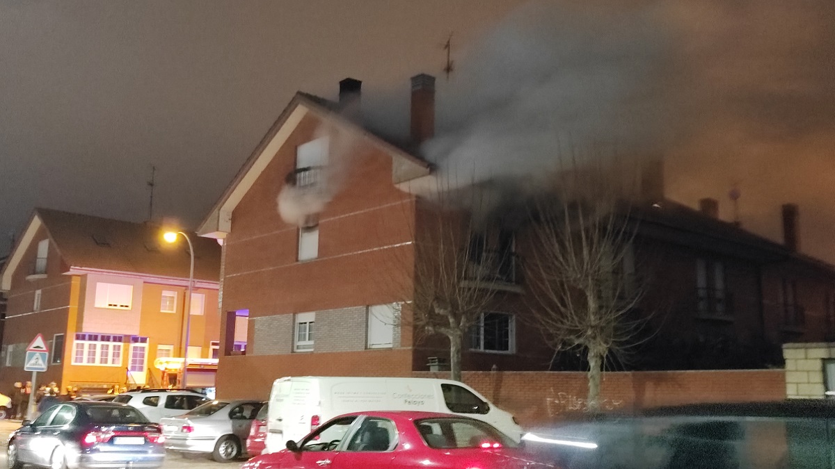 Tremendo susto en el barrio La Sal por el incendio de un chalet 2