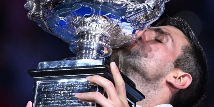 Djokovic levanta su décimo Open de Australia entre lágrimas 1